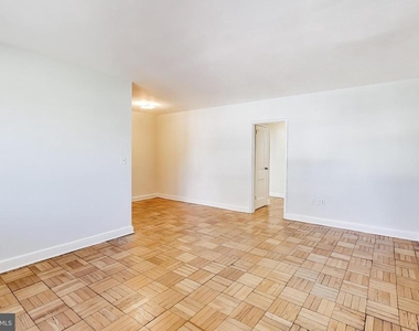1726 N Quinn Street - Photo Thumbnail 2