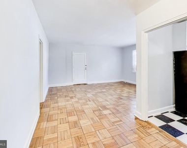 1726 N Quinn Street - Photo Thumbnail 4