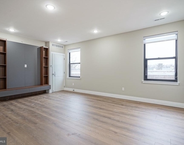 4432 Wingate Street - Photo Thumbnail 20