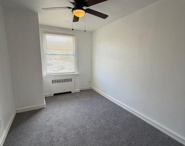 7925 Cedarbrook Avenue - Photo Thumbnail 9