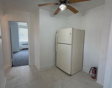 7925 Cedarbrook Avenue - Photo Thumbnail 7