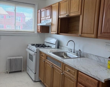 7925 Cedarbrook Avenue - Photo Thumbnail 6