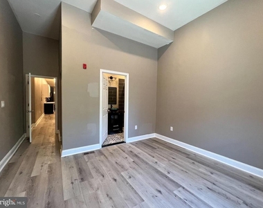 1429 W Diamond Street - Photo Thumbnail 8