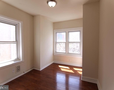 1530 Fontain Street - Photo Thumbnail 4