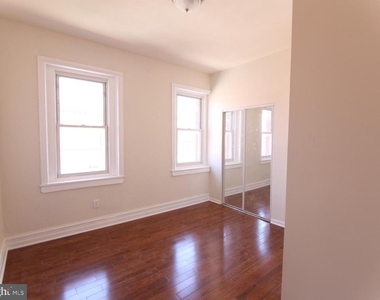 1530 Fontain Street - Photo Thumbnail 8
