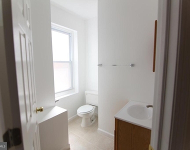 1530 Fontain Street - Photo Thumbnail 6