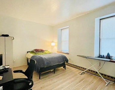1530 Mount Vernon Street - Photo Thumbnail 5