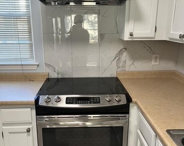 605 N 44th Street - Photo Thumbnail 2