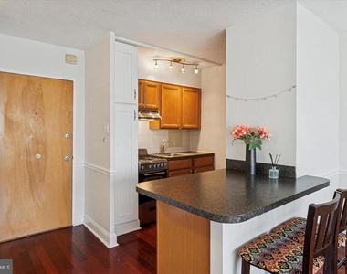 2101 Chestnut Street - Photo Thumbnail 7