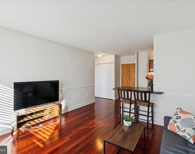 2101 Chestnut Street - Photo Thumbnail 2