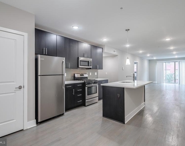1607 Catharine Street - Photo Thumbnail 1