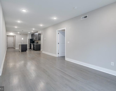 1607 Catharine Street - Photo Thumbnail 2