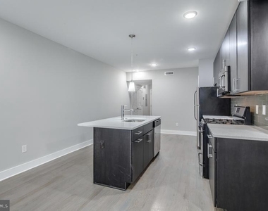 1607 Catharine Street - Photo Thumbnail 3