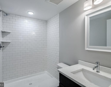 1607 Catharine Street - Photo Thumbnail 6