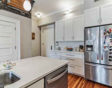 2126 Locust Street - Photo Thumbnail 4