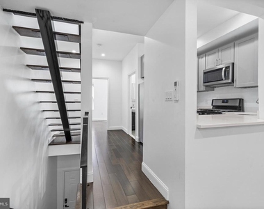 2319 N College Avenue - Photo Thumbnail 8