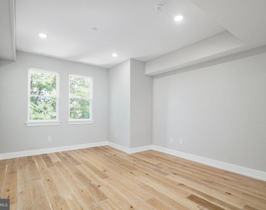 2709 W Jefferson Street - Photo Thumbnail 5
