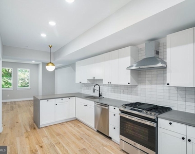 2709 W Jefferson Street - Photo Thumbnail 1