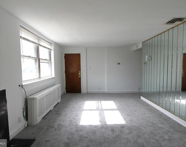 6711 E Pleasant Place - Photo Thumbnail 7