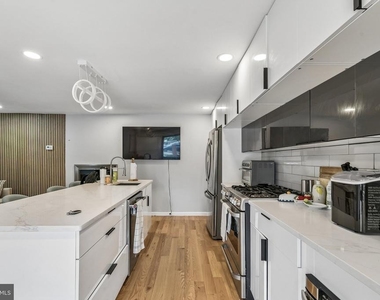 1130 Lombard Street - Photo Thumbnail 9
