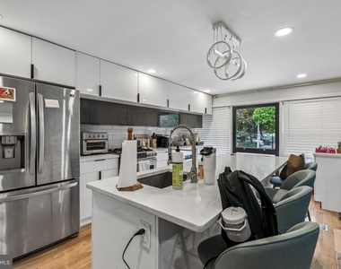 1130 Lombard Street - Photo Thumbnail 6