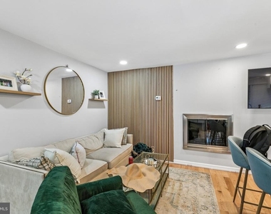 1130 Lombard Street - Photo Thumbnail 3