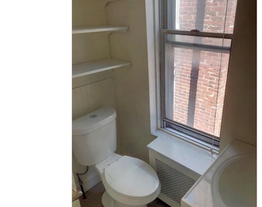 306 Leverington Avenue - Photo Thumbnail 14