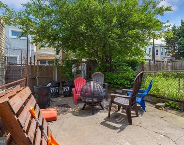 2147 E Hagert Street - Photo Thumbnail 8