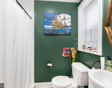 2147 E Hagert Street - Photo Thumbnail 4