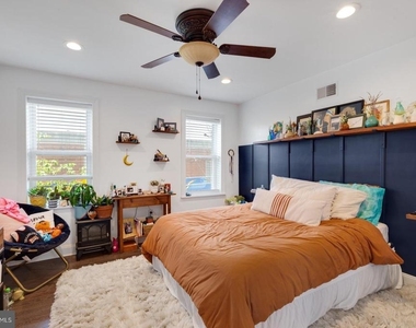 2147 E Hagert Street - Photo Thumbnail 13