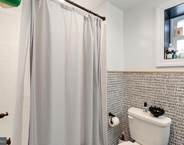 2147 E Hagert Street - Photo Thumbnail 20