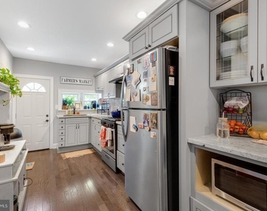 2147 E Hagert Street - Photo Thumbnail 5
