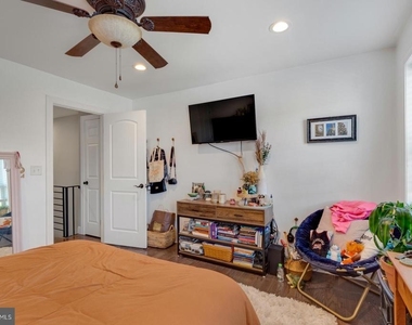 2147 E Hagert Street - Photo Thumbnail 16