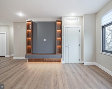 4432 Wingate Street - Photo Thumbnail 5