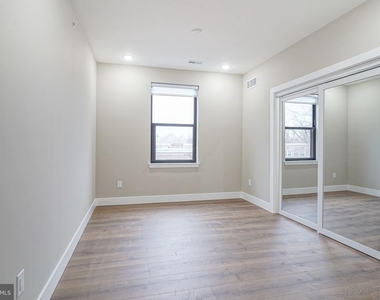4432 Wingate Street - Photo Thumbnail 22