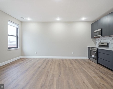 4432 Wingate Street - Photo Thumbnail 17
