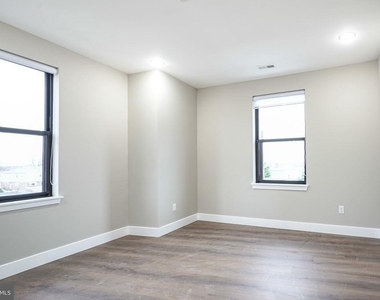 4432 Wingate Street - Photo Thumbnail 15