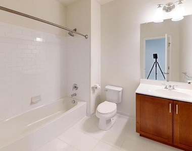909 Lakeview Court - Photo Thumbnail 17