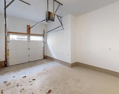 909 Lakeview Court - Photo Thumbnail 6
