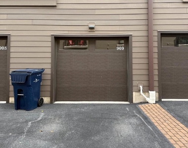 909 Lakeview Court - Photo Thumbnail 18