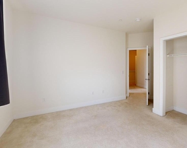 909 Lakeview Court - Photo Thumbnail 13