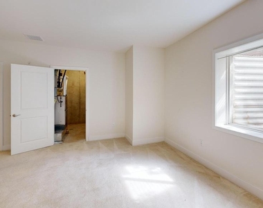909 Lakeview Court - Photo Thumbnail 15