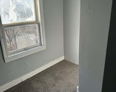 220 New Street - Photo Thumbnail 8