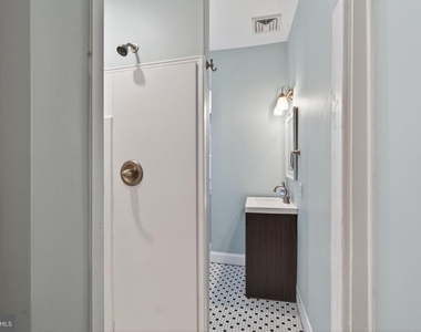 144 Gay Street - Photo Thumbnail 11
