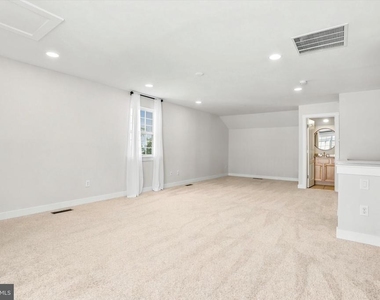 121 Hagen Drive - Photo Thumbnail 13