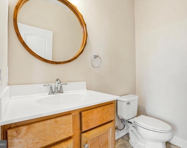 121 Hagen Drive - Photo Thumbnail 8