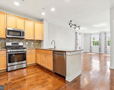 121 Hagen Drive - Photo Thumbnail 2