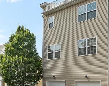 121 Hagen Drive - Photo Thumbnail 19