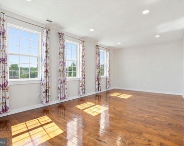 121 Hagen Drive - Photo Thumbnail 5