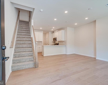 323 Sadie Circle - Photo Thumbnail 3